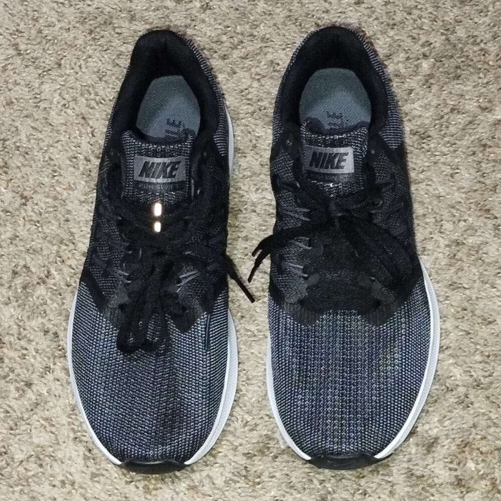 Women's Nike Running Shoes Fit Sole Cushioning Size US 8 EUC/Like new.
